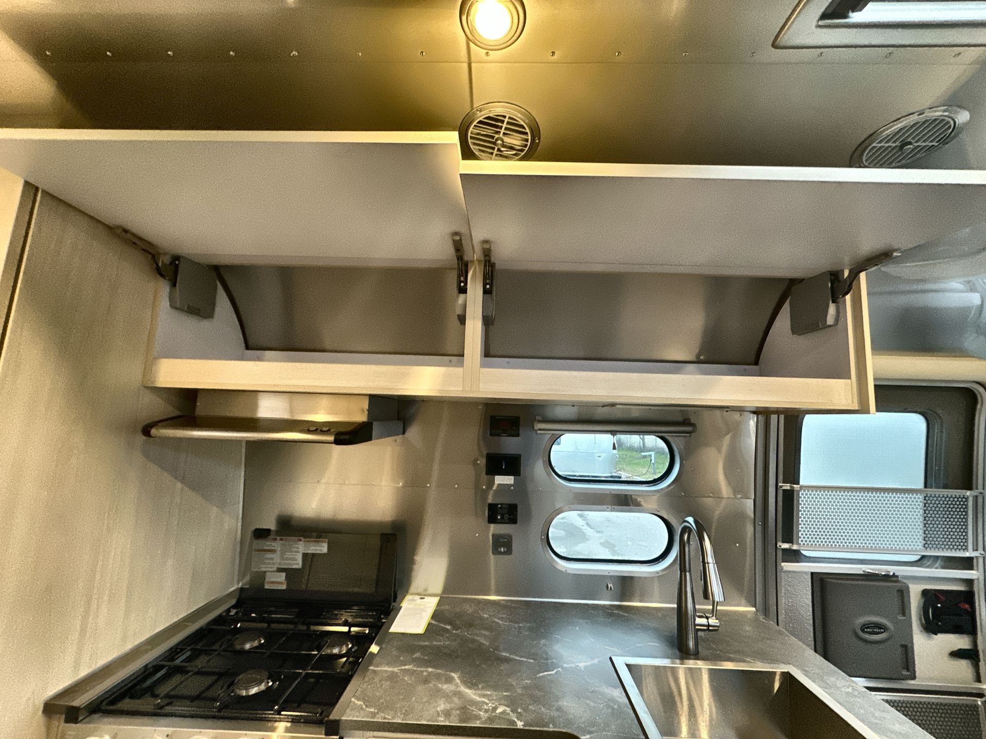 2026 Airstream 27FBT Base