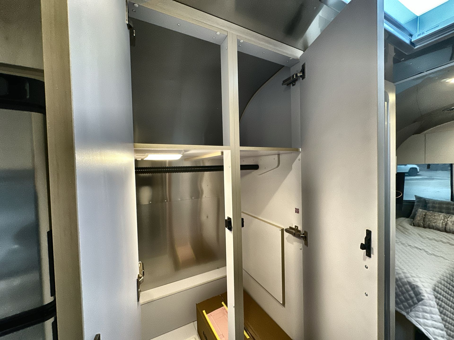 2026 Airstream 27FBT Base