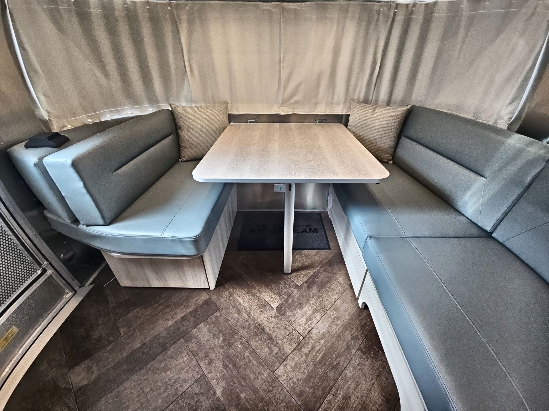 2025 Airstream 27FBT Base