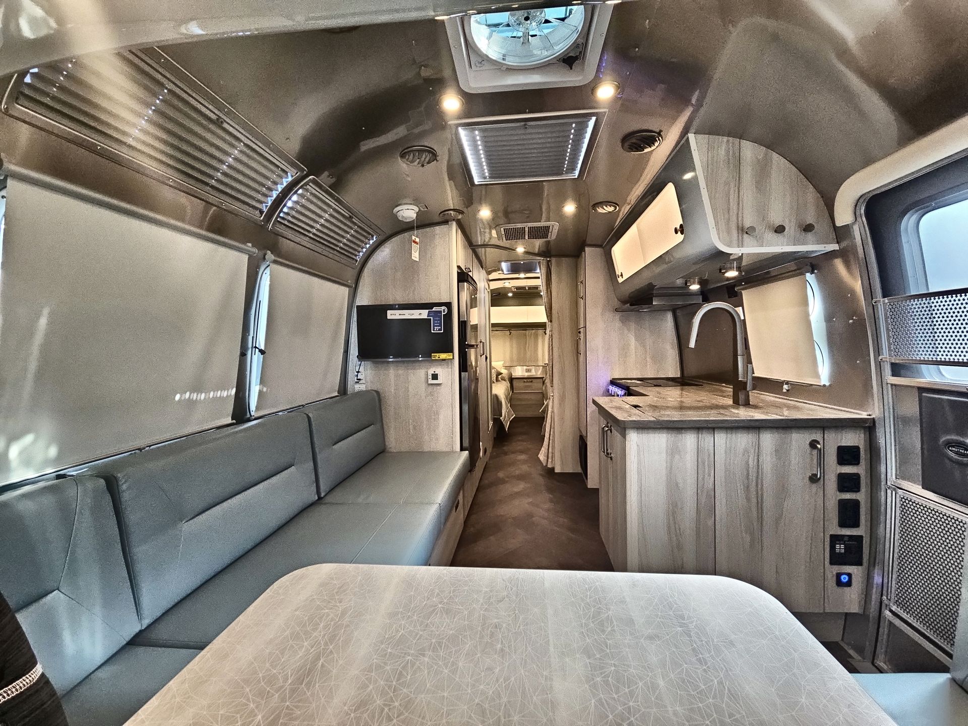 2025 Airstream 27FBT Base