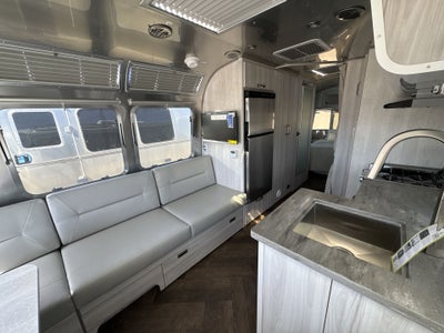 2025 Airstream 27FBQ Base