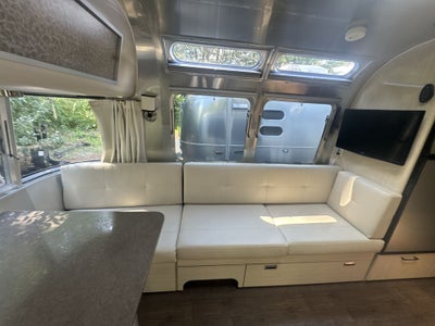 2019 Airstream 25FBT INTERNATIONAL Base