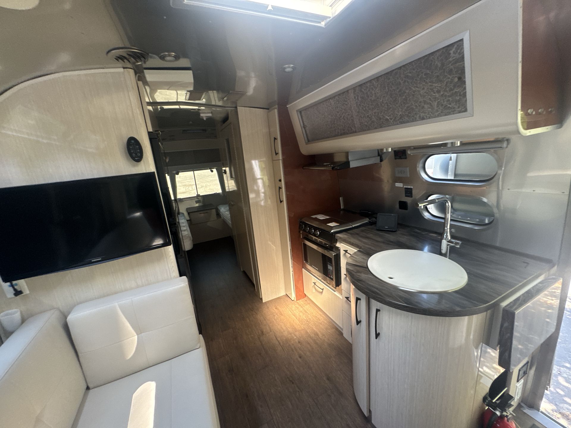 2019 Airstream 25FBT INTERNATIONAL Base