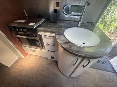 2019 Airstream 25FBT INTERNATIONAL Base