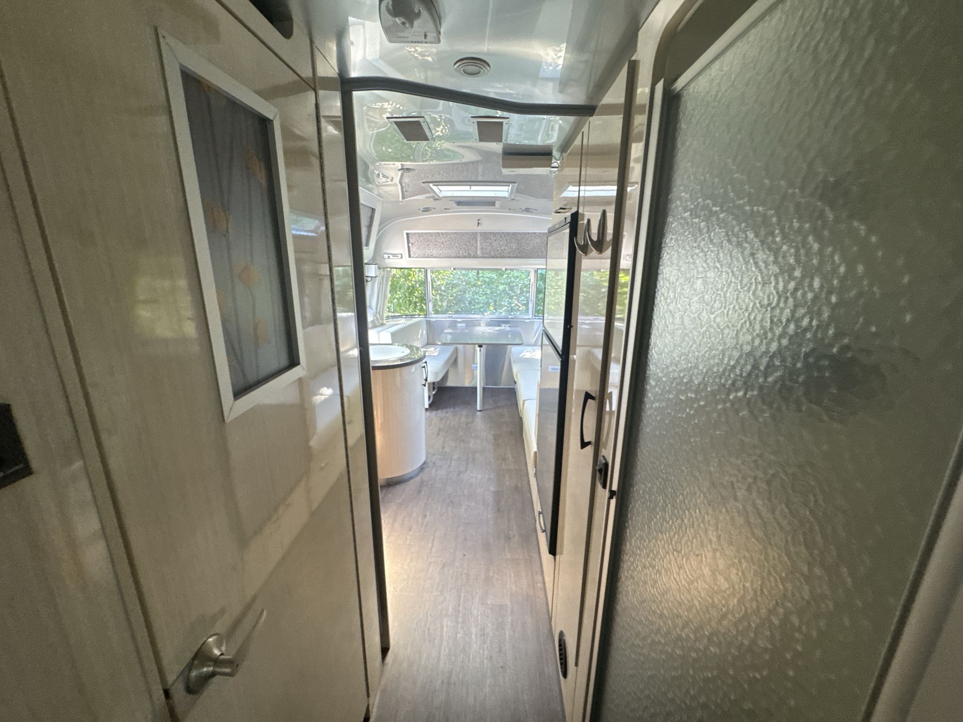 2019 Airstream 25FBT INTERNATIONAL Base
