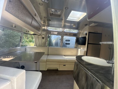 2019 Airstream 25FBT INTERNATIONAL Base