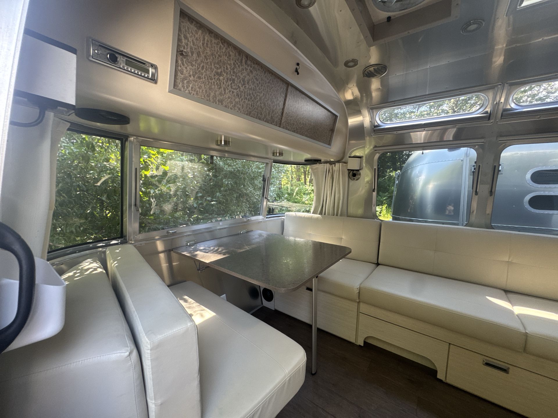 2019 Airstream 25FBT INTERNATIONAL Base