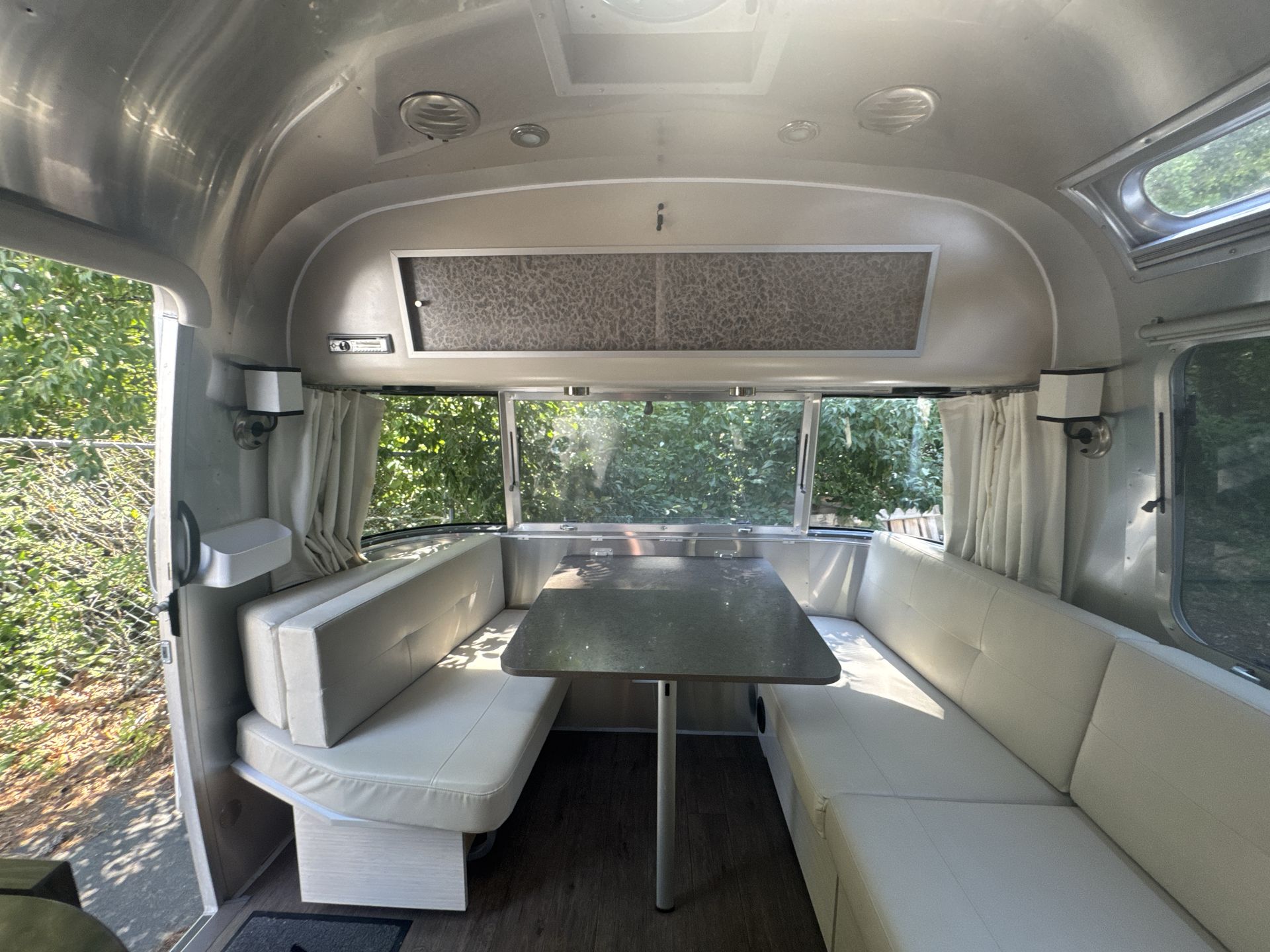 2019 Airstream 25FBT INTERNATIONAL Base
