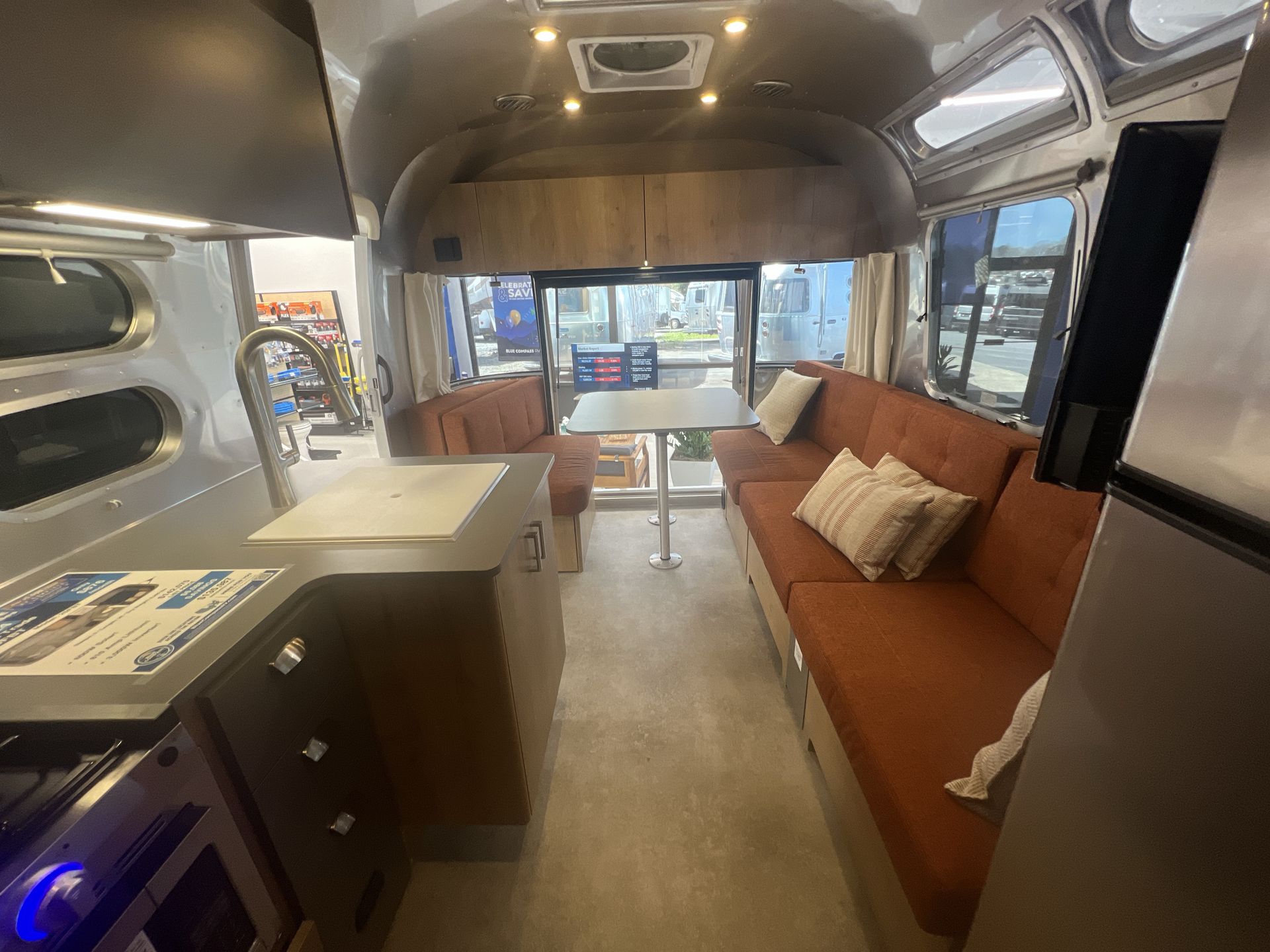 2026 Airstream 25FBT Base