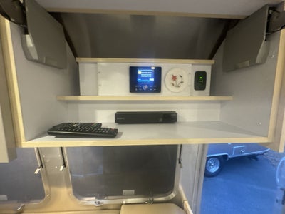 2022 Airstream 23FBQ Base