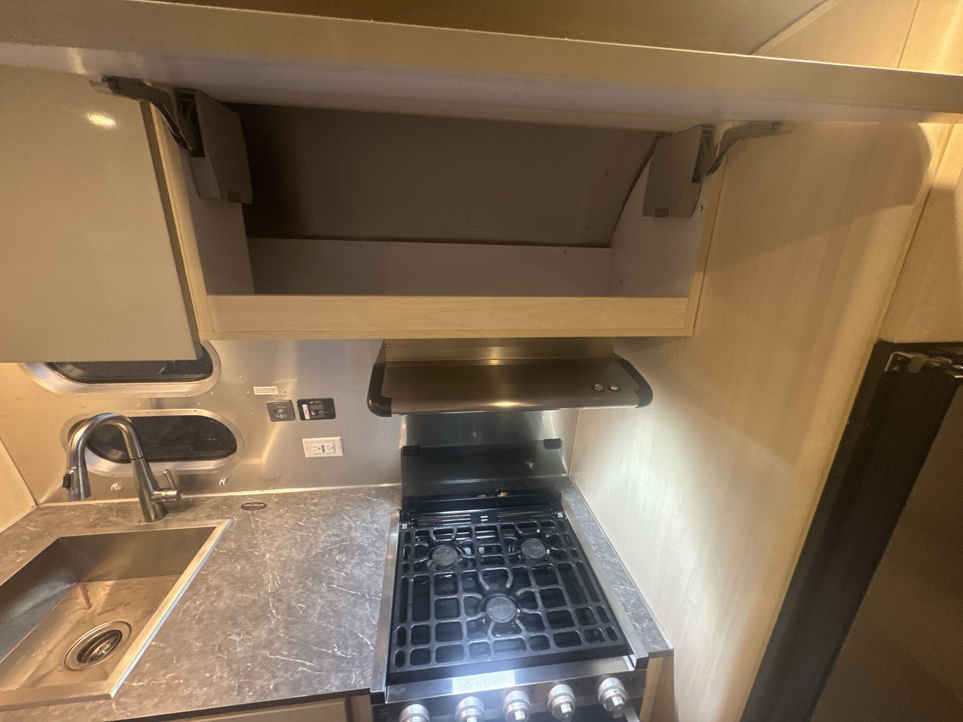 2022 Airstream 23FBQ Base