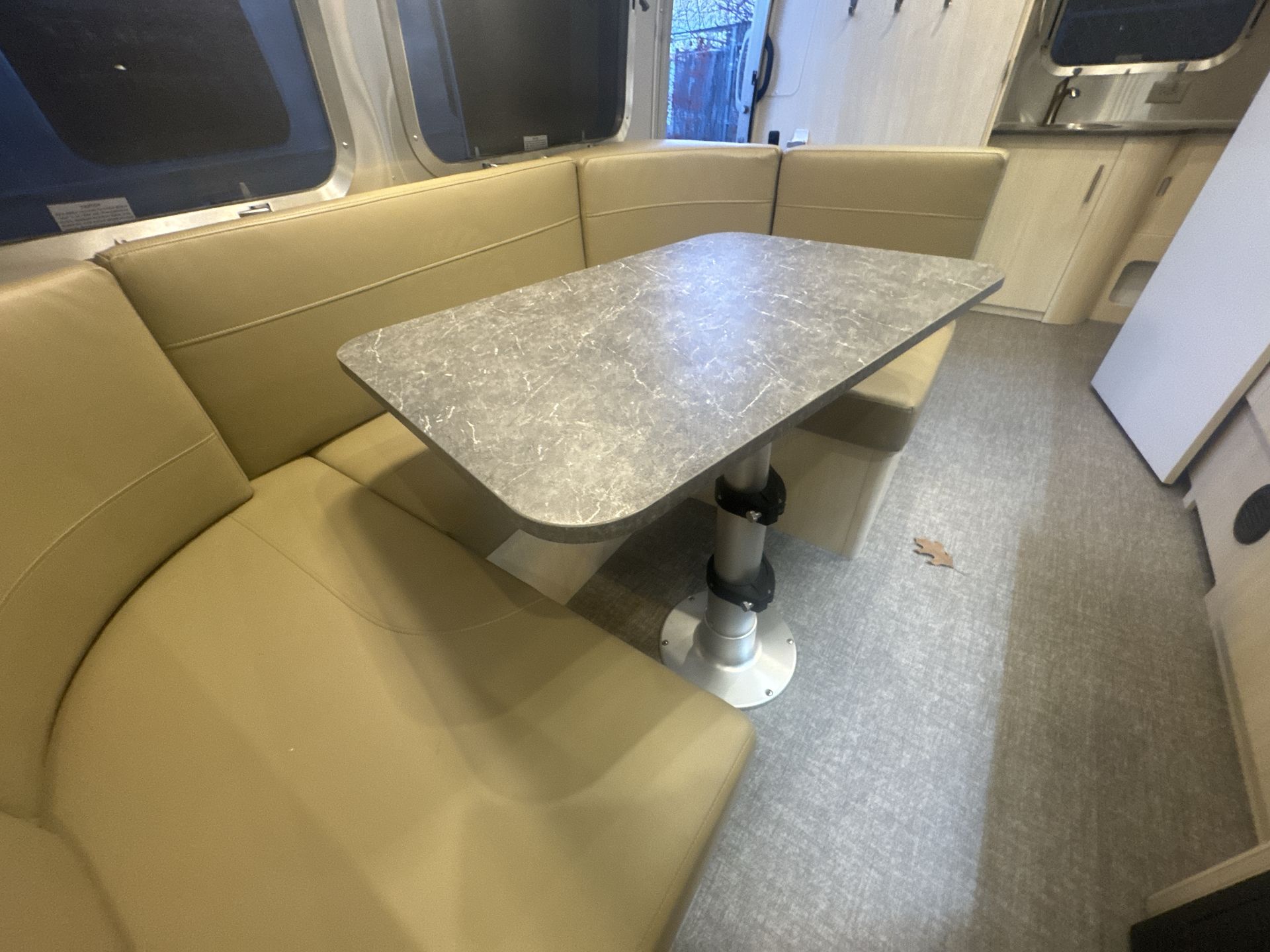 2022 Airstream 23FBQ Base