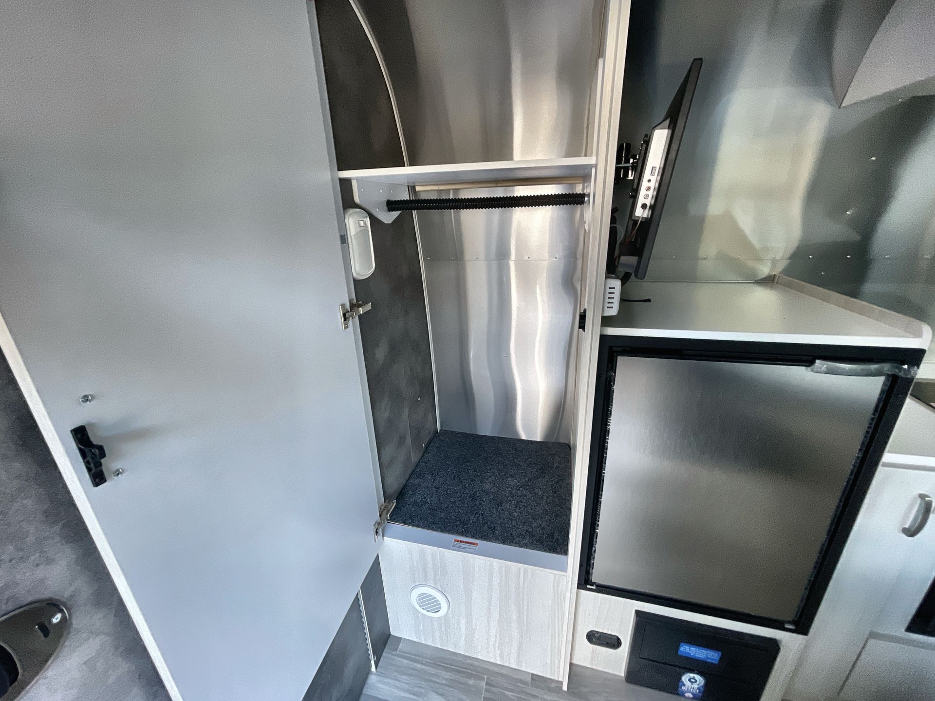 2026 Airstream 22FB Base