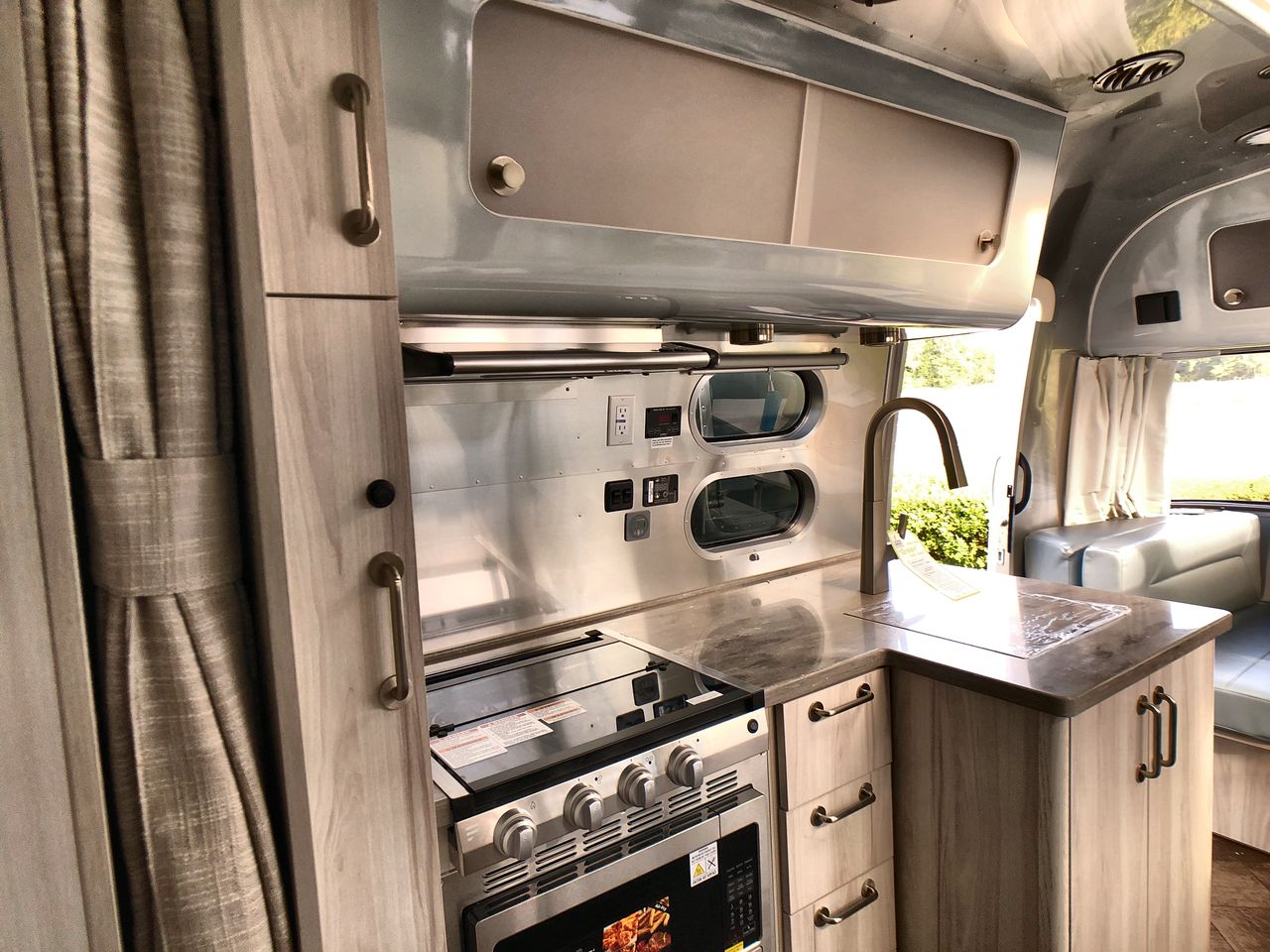 2026 Airstream 25FBQ Base