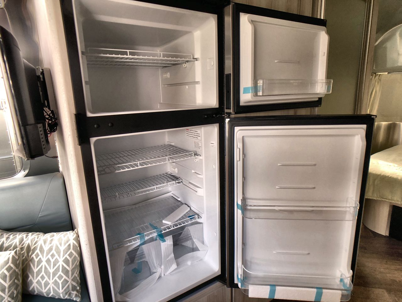 2026 Airstream 25FBQ Base