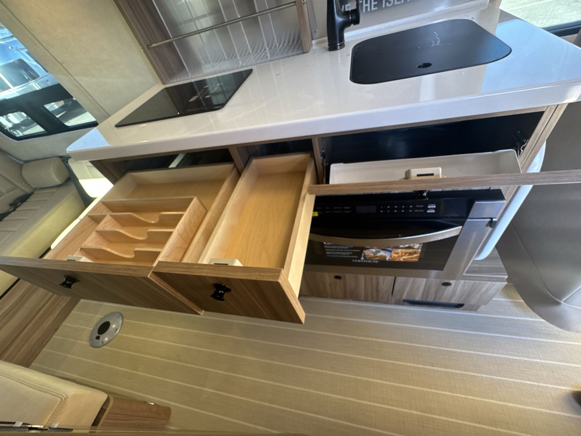 2025 Airstream 24 GL Base