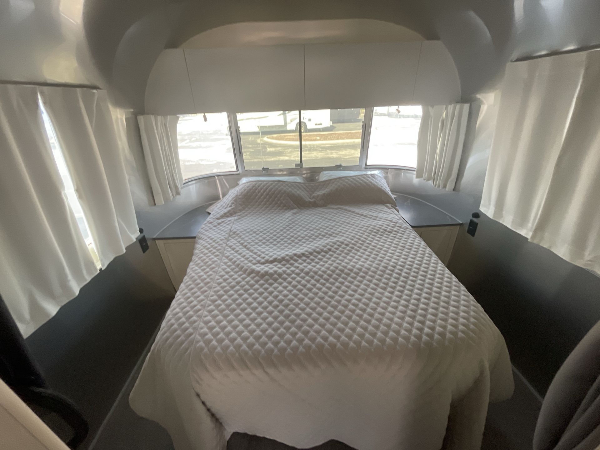 2025 Airstream 27FBQ Base