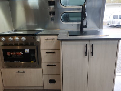 2025 Airstream 25FBT Base