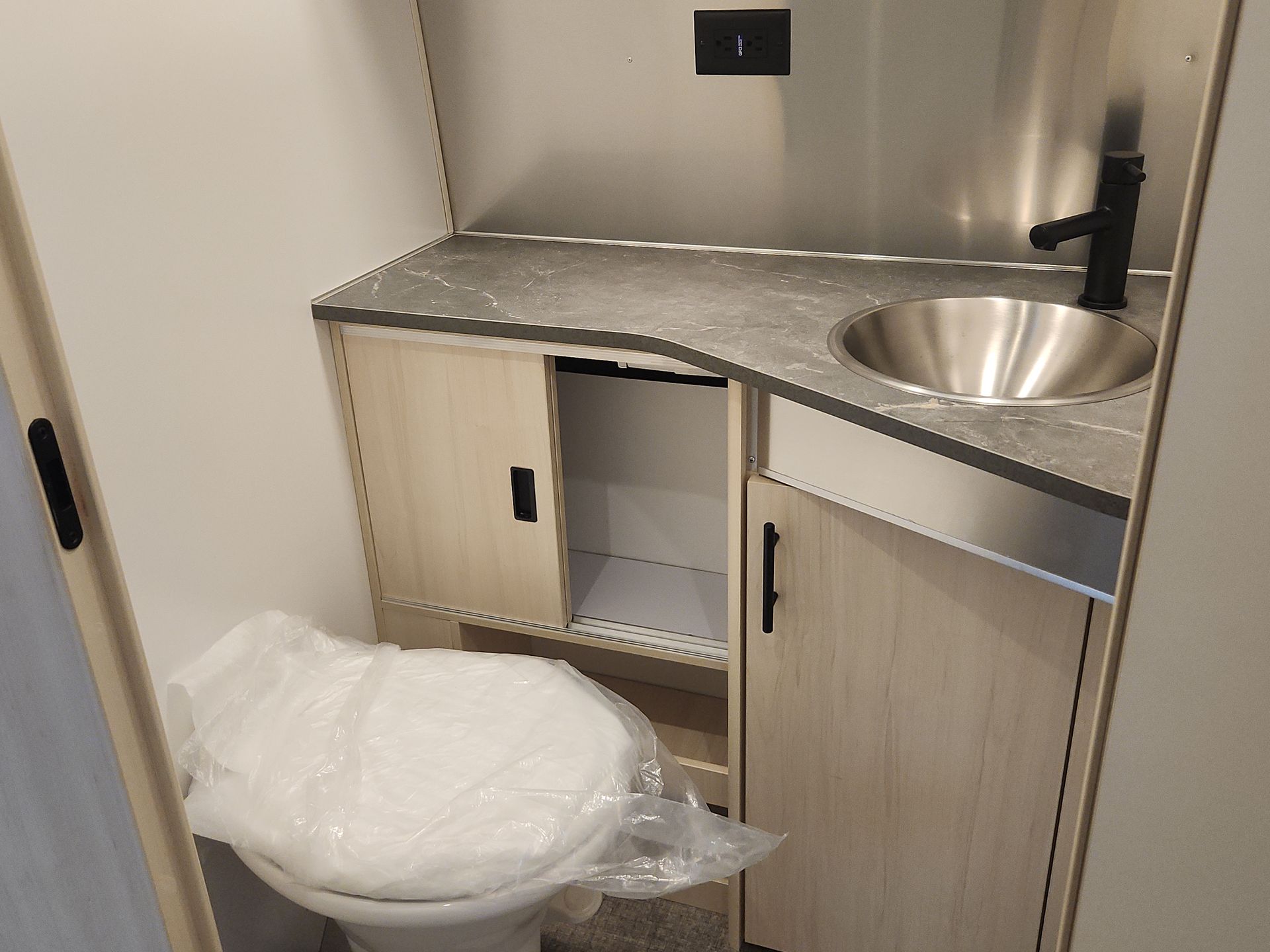 2025 Airstream 25FBT Base