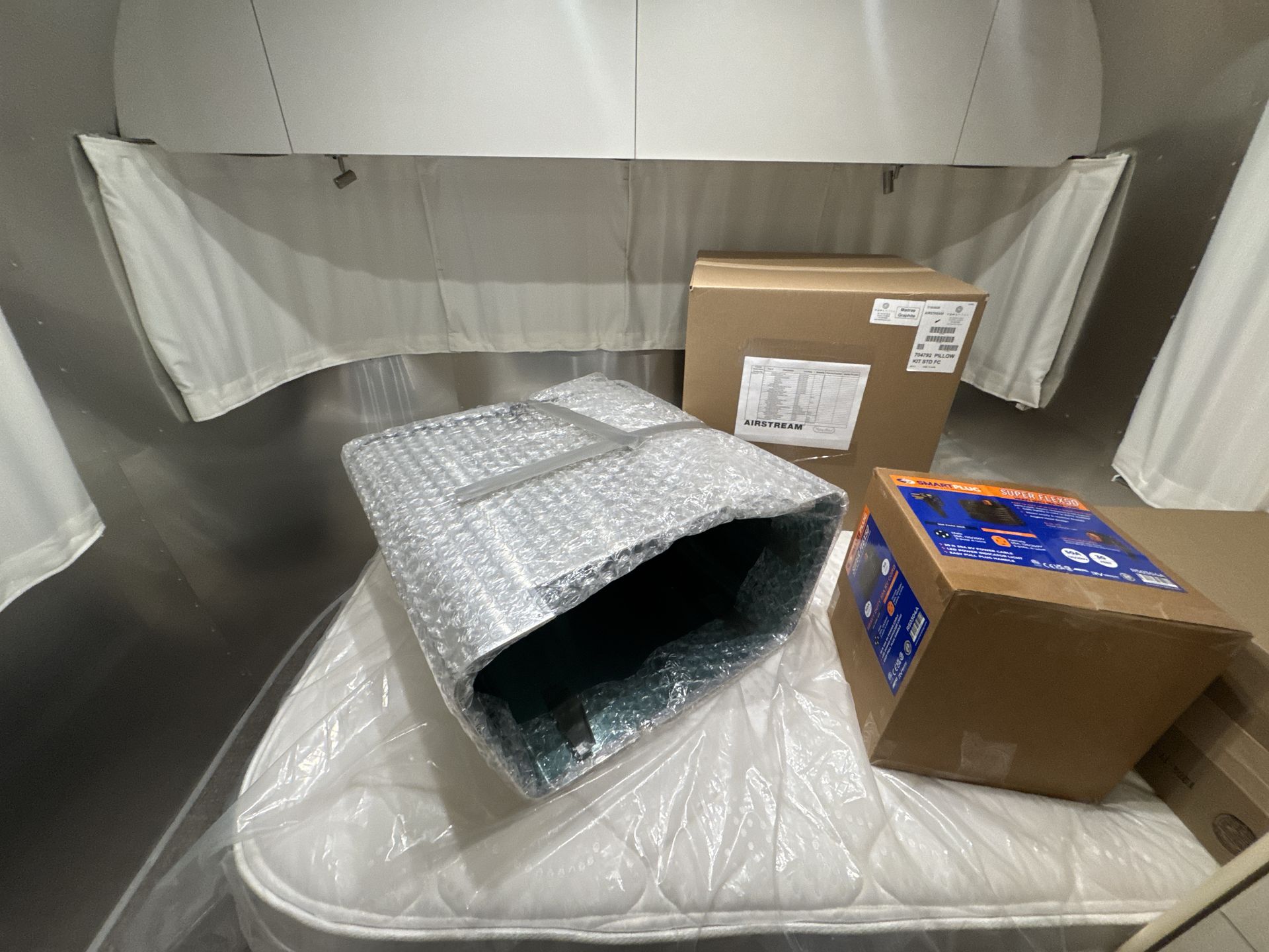 2026 Airstream 25FBQ Base