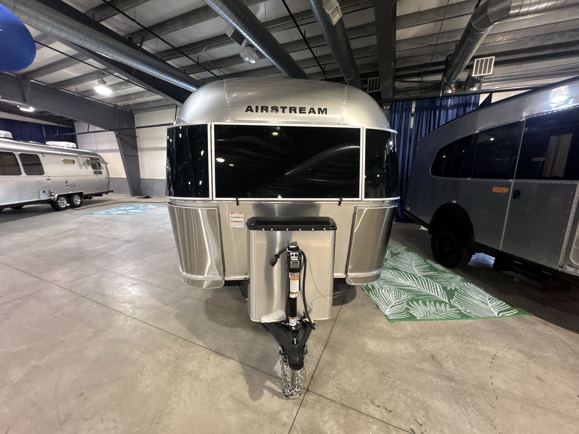 2025 Airstream 25FBQ Base