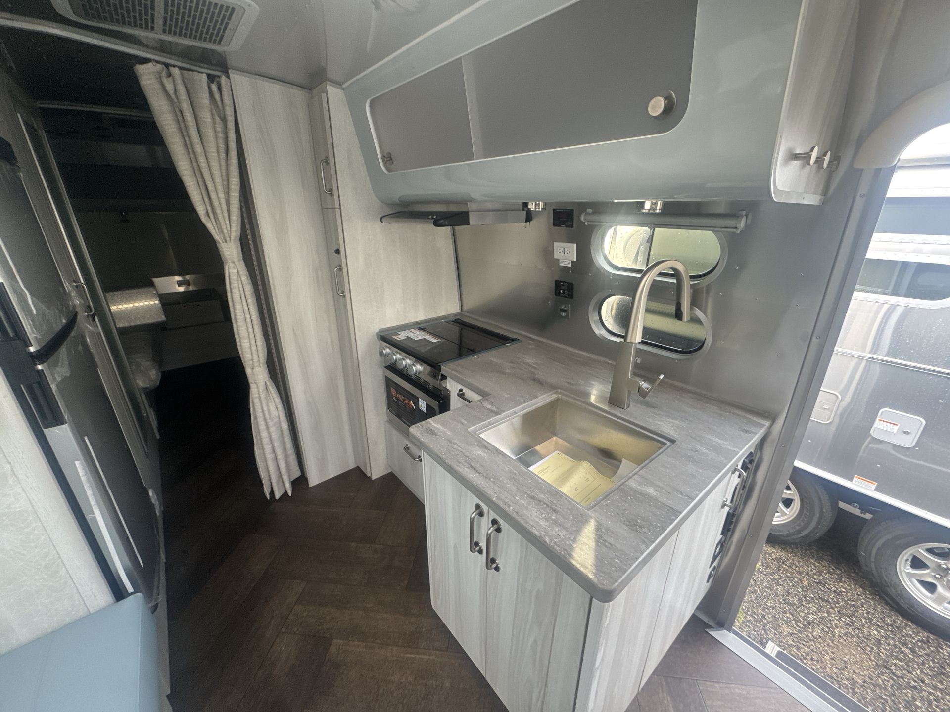 2025 Airstream 25FBT Base