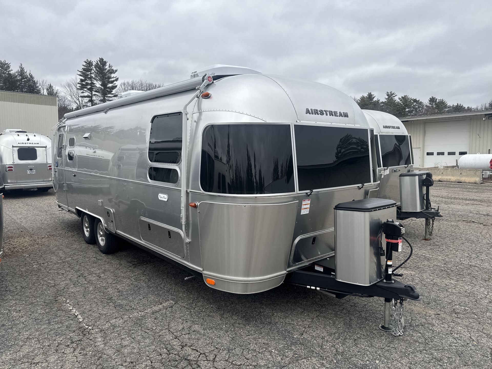 2025 Airstream 27FBT Base