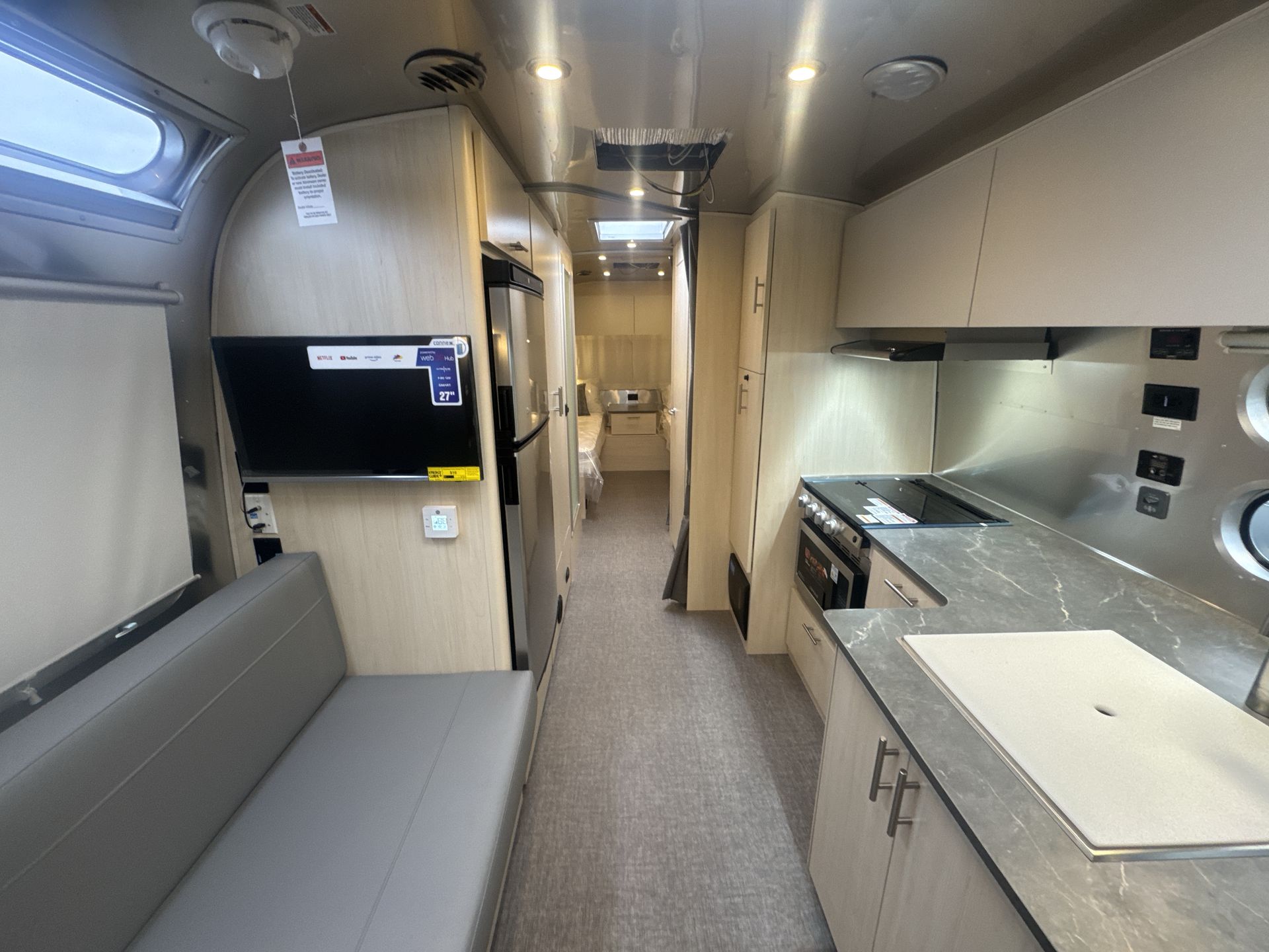 2025 Airstream 27FBT Base