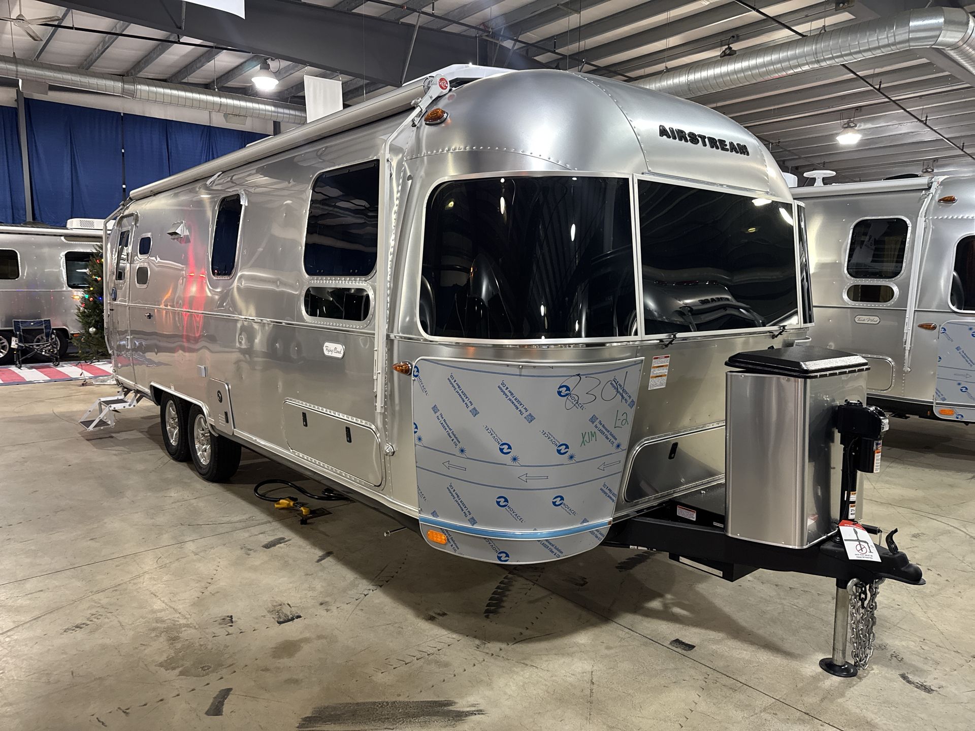 2026 Airstream 27FBT Base