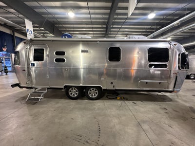 2026 Airstream 27FBT Base