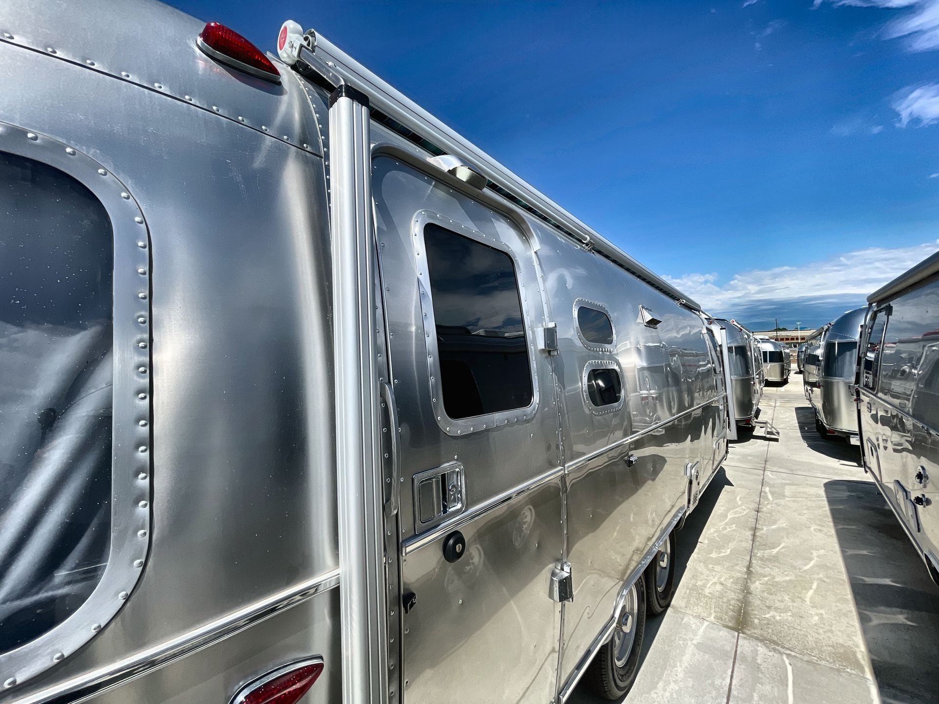 2026 Airstream 27FBT Base