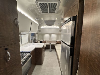 2026 Airstream 27FBT Base