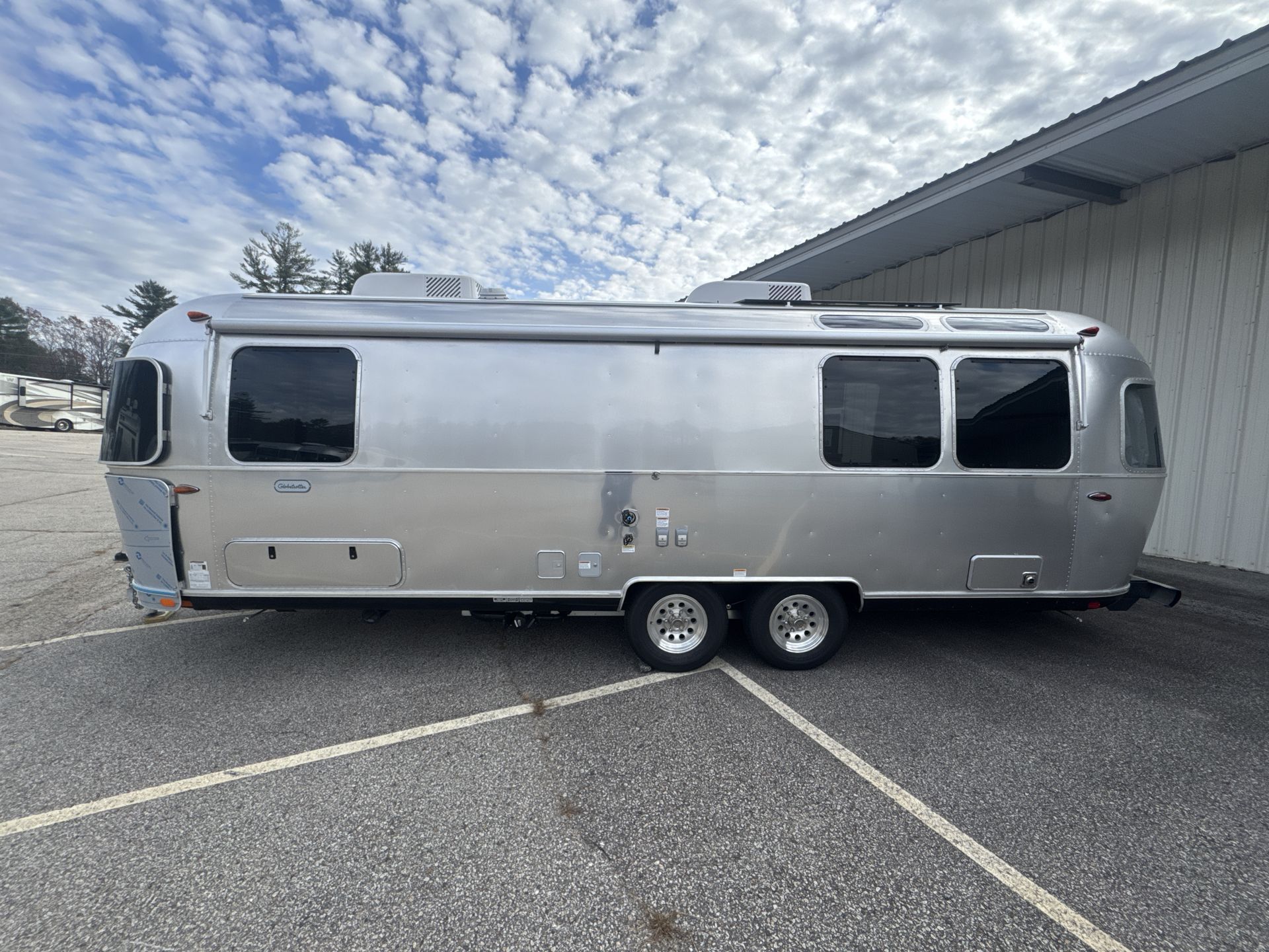 2026 Airstream 27FBT Base