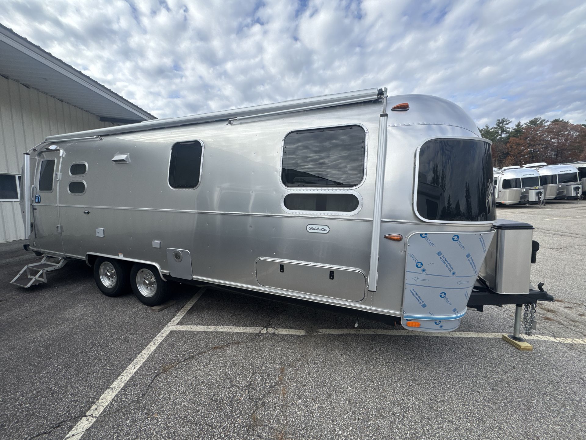 2026 Airstream 27FBT Base