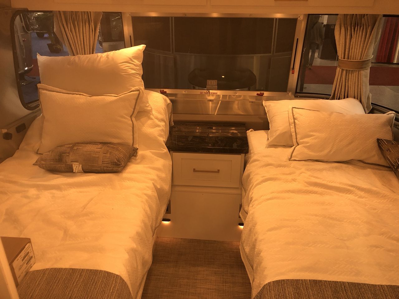 2026 Airstream 28RBT Base