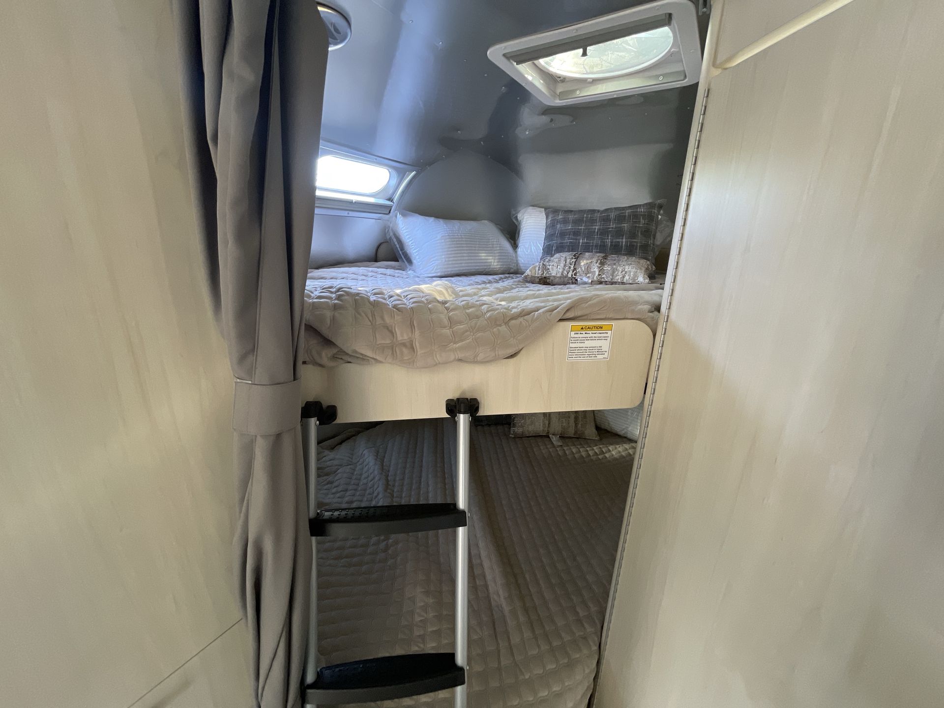 2025 Airstream 30FBBT Base
