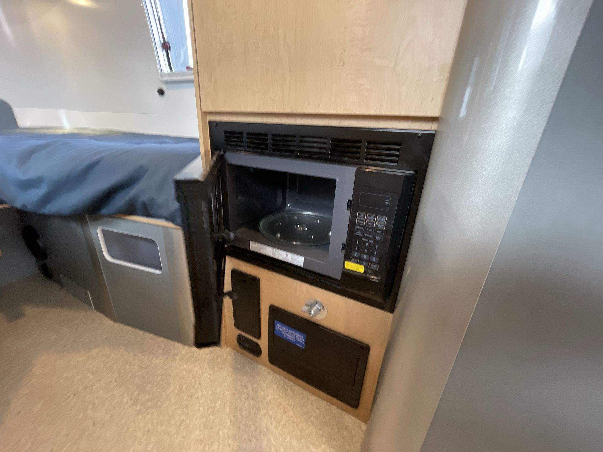 2026 Airstream 22RB Base