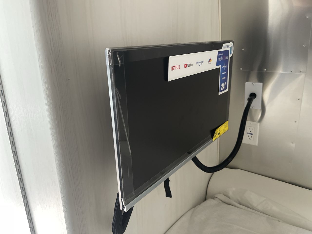 2026 Airstream 16RB Base