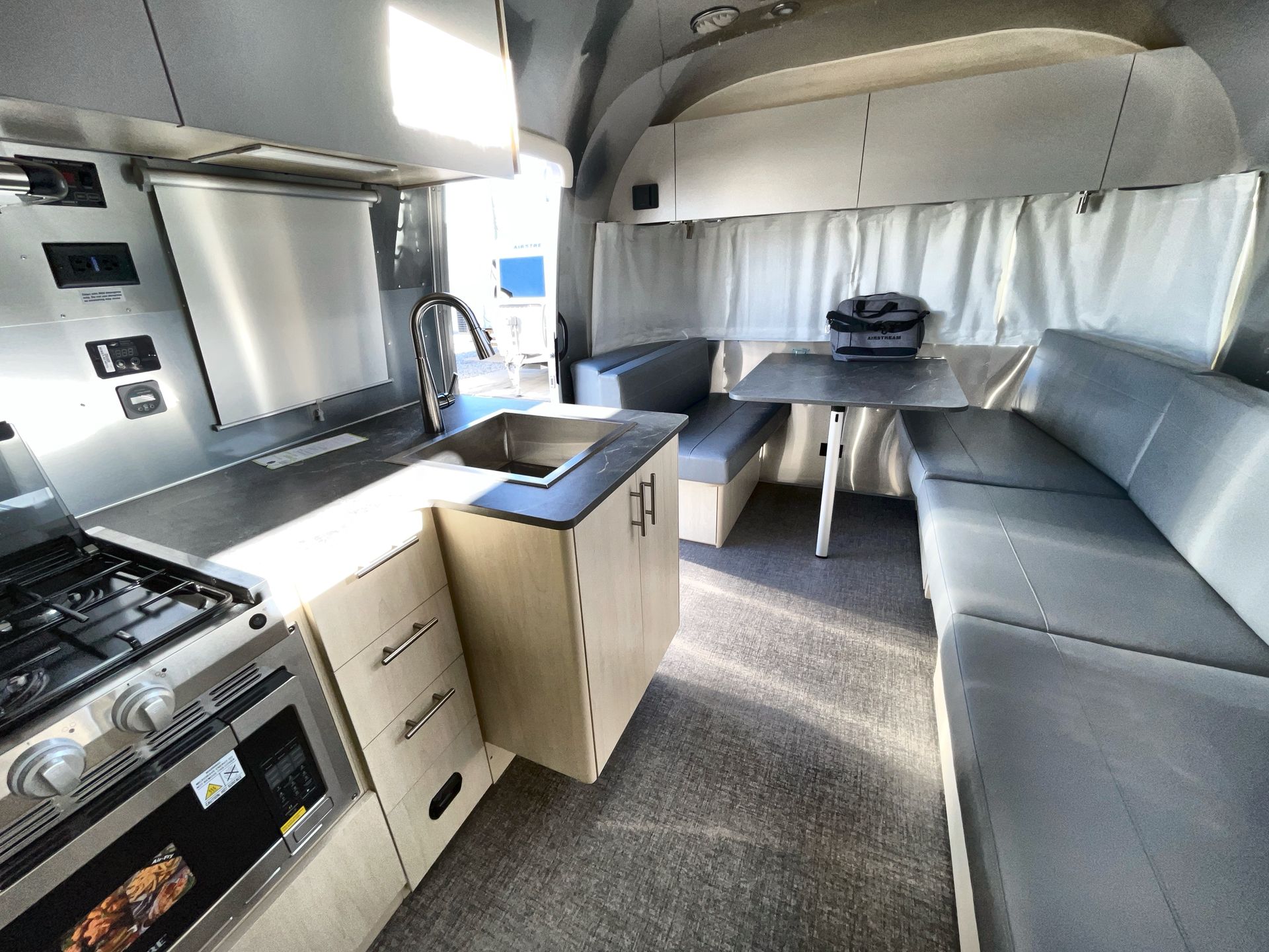 2026 Airstream 25FBT Base
