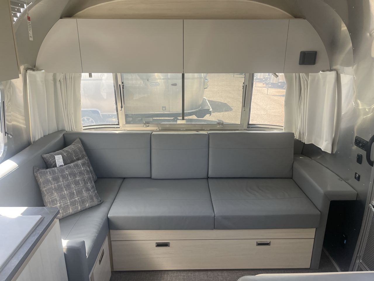 2026 Airstream 28RBQ Base