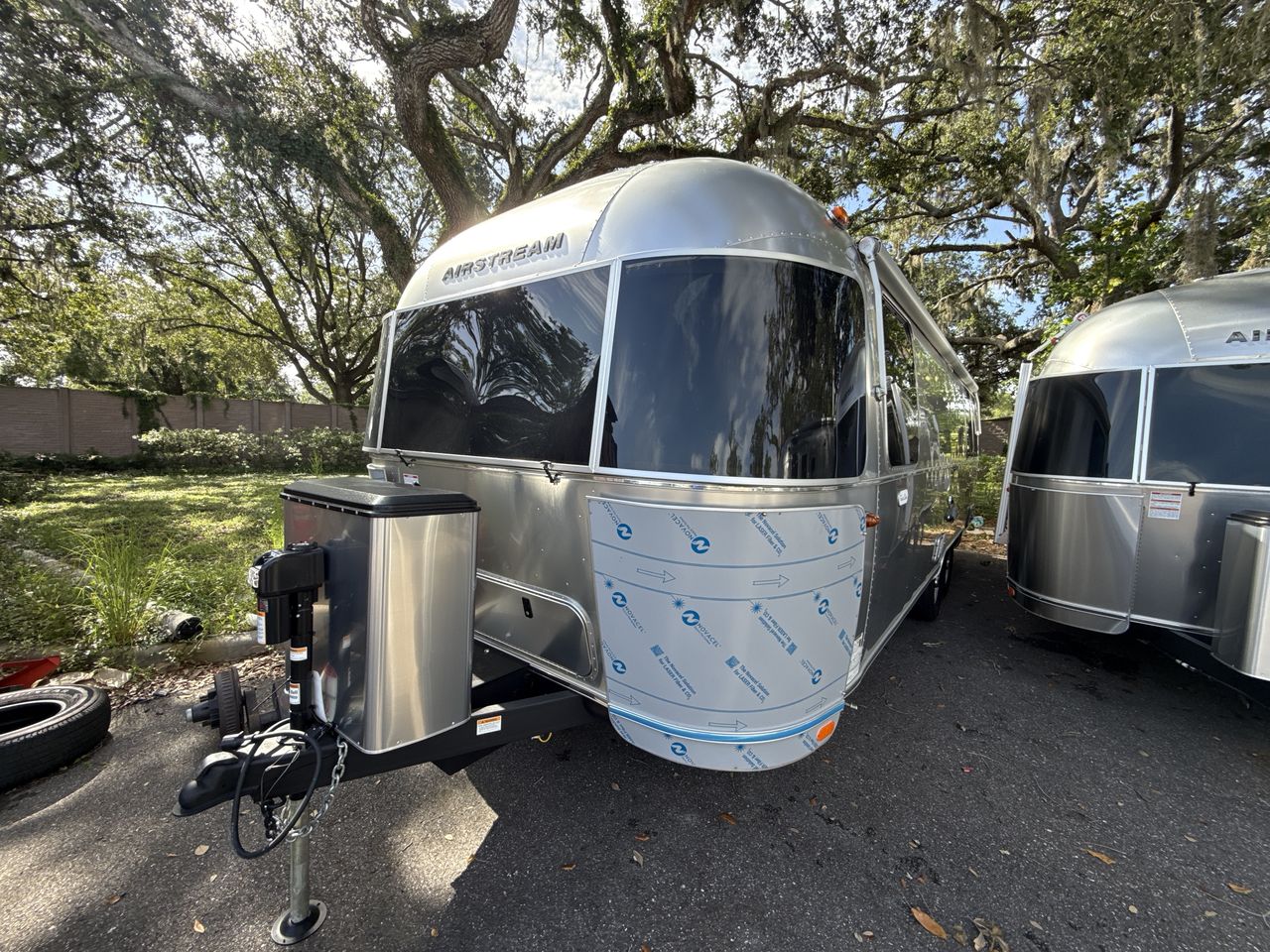 2025 Airstream 27FBQ Base