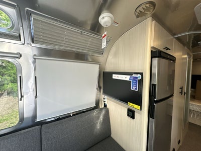 2025 Airstream 27FBQ Base