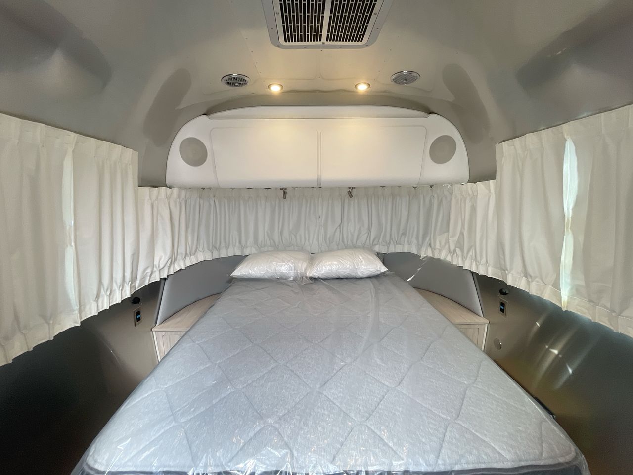 2026 Airstream 27FBQ Base