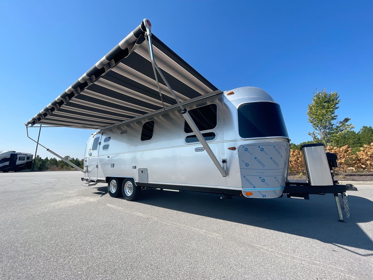 2026 Airstream 27FBQ Base