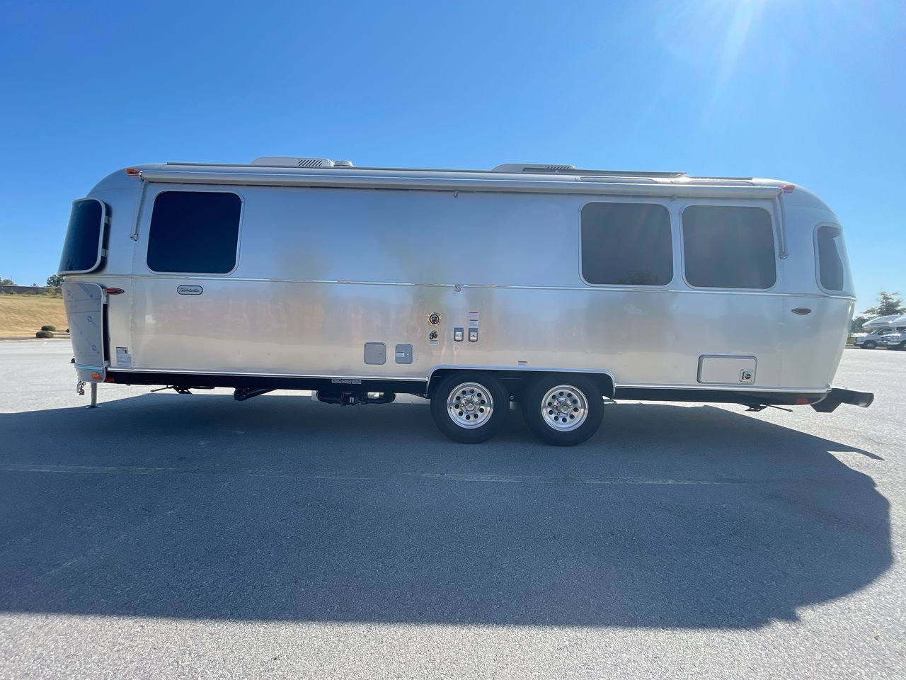 2026 Airstream 27FBQ Base