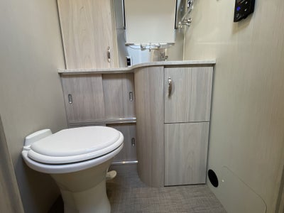 2026 Airstream 27FBT Base