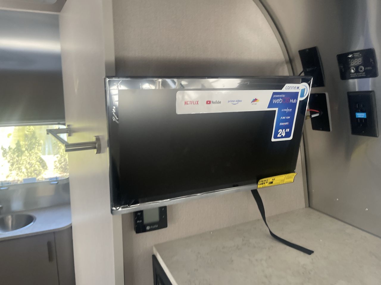 2026 Airstream 22FB Base