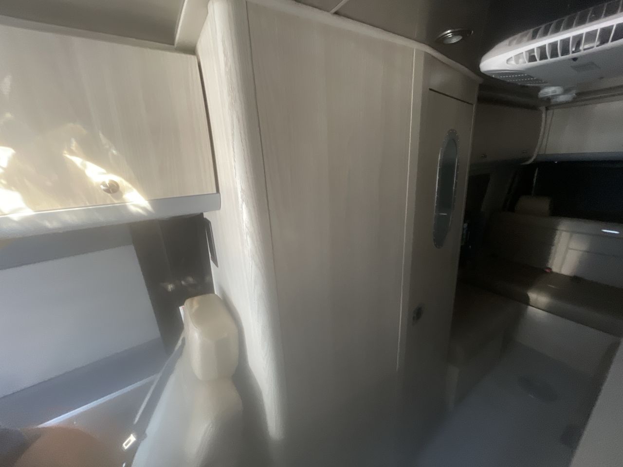 2026 Airstream 24GL 4x2 Passenger Base