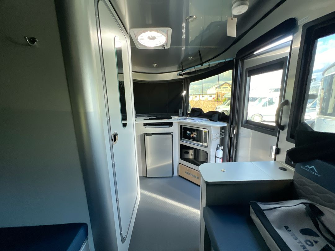 2025 Airstream 16X Base