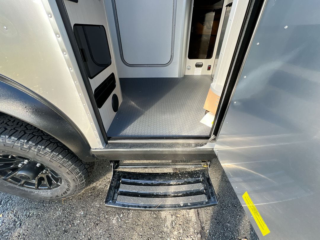 2025 Airstream 16X Base